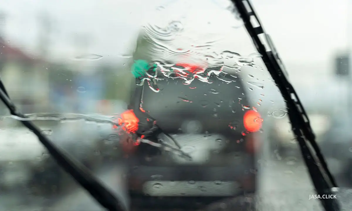 Merawat Mobil saat Musim Hujan